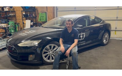 Tesla Model S con 750.000 km, una nuova batteria per più autonomia: ma quanto costa?