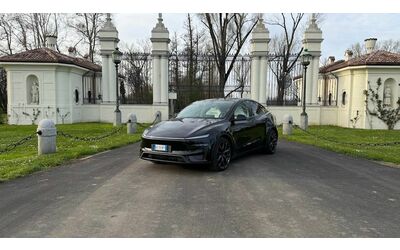 Tesla Model Y Performance quando lo spazio incontra la sportivit e lo fa molto bene Video