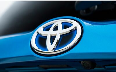 Toyota, incentivi per tutti: sconti fino a 8.000 euro per ibride ed elettriche