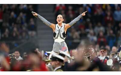 Volo spaziale femminile con Katy Perry divide: lusso o progresso?