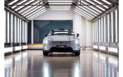 Volvo ES90, parte la produzione della nuova berlina elettrica per l'Europa
