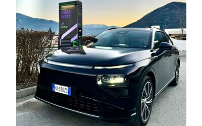 Xpeng G9, nuovo record di ricarica in Europa con 453 kW di picco su colonnina pubblica