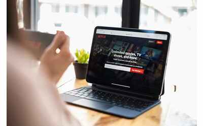 Chi guarda Netflix ha questo strano vizio: lo fanno proprio tutti