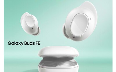 Ne hanno già vendute 2000: cuffie Bluetooth Samsung a metà prezzo