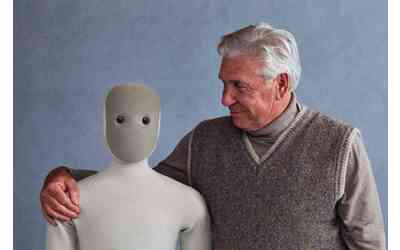 Presto tutti avremo NEO, il robot che aiuta con le faccende domestiche