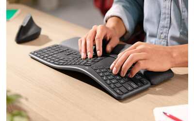 Si torna a studiare e lavorare: fallo con questa tastiera ergonomica Logitech