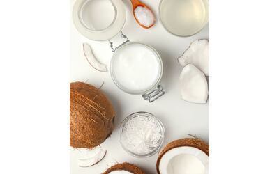 Olio di cocco: proprietà, usi e consigli per la cucina e la bellezza