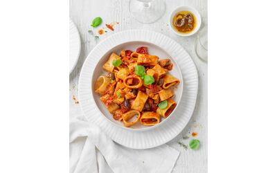 Pasta al ragù di pesce spada in padella
