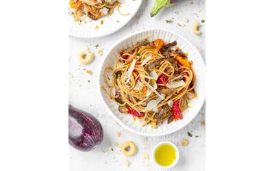Spaghetti alle melanzane con ricotta affumicata e pomodorini