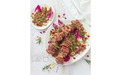 Spiedini di cotechino su insalata calda di lenticchie