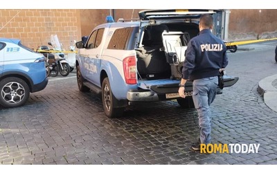 Allarme bomba nel centro di Roma, artificieri sul posto