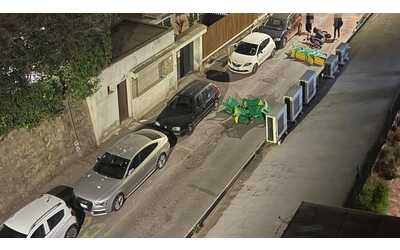 Auto ariete contro il supermercato: banditi in fuga con il bottino