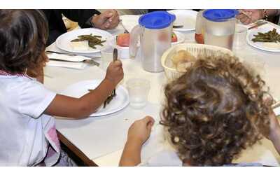 Bambini con vomito e dolori dopo aver mangiato a mensa, l'Asl analizzerà i pasti consumati