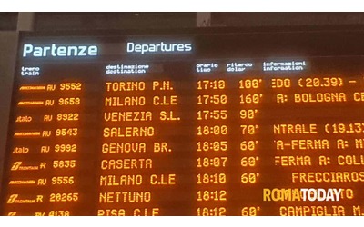 Caos Termini: treni fermi in stazione e circolazione sospesa. Ancora disagi a Roma