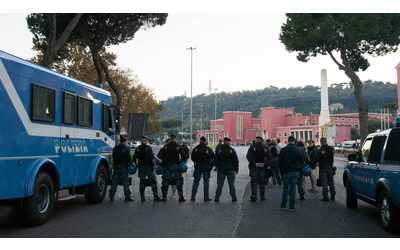 Derby Lazio-Roma a rischio scontri, blindata la zona dell'Olimpico. Strade chiuse e bonifiche