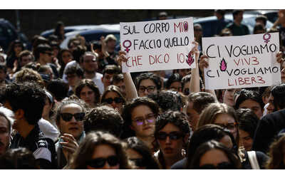 Femminicidi a Roma, 10 donne uccise in 16 mesi. Ma sulla diffusione dei dati il Viminale cambia linea