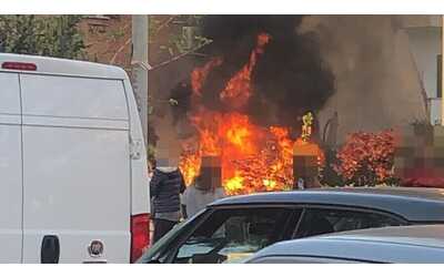 Incendio al Quarto Miglio: cassonetto distrutto dalle fiamme. Auto danneggiata