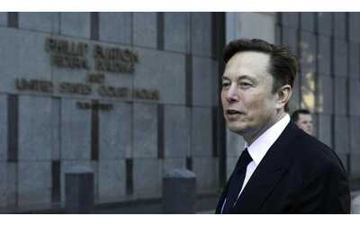Incendio alla concessionaria Tesla di Roma, Elon Musk: 