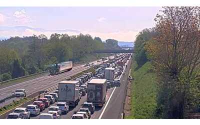 Incidente in autostrada: carambola fra 5 auto, code chilometriche in A1