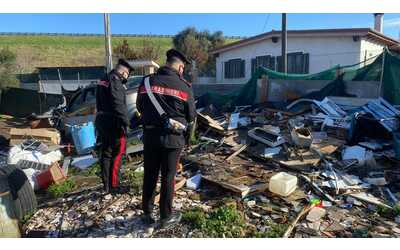 La discarica abusiva a cielo aperto di rifiuti pericolosi