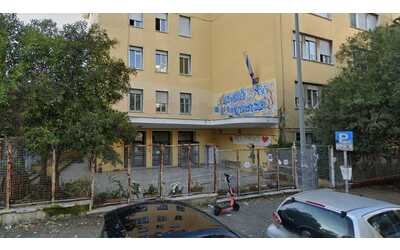Liceale pedinato nel sottopasso e rapinato da due uomini mentre va a scuola