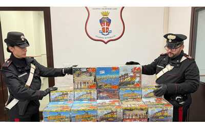 Lotta ai fuochi d'artificio illegali: 200 chili in un box. Minore trovato con il kit dei botti 