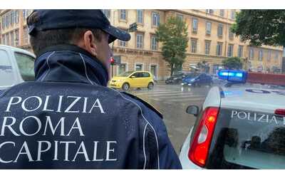 Maltempo a Roma, strade allagate e alberi caduti