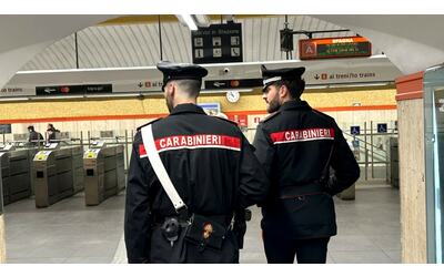 Metro A, manolesta in azione a Spagna: bloccato con il malloppo appena rubato