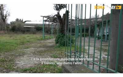 Prostituzione maschile: blitz a Villa Gordiani. Quattro persone colte sul fatto, scattano le denunce
