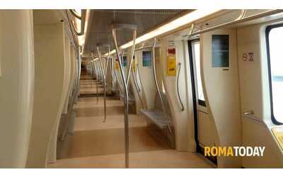 Quattordicenne accoltellato in metro a Roma, fermato un 46enne