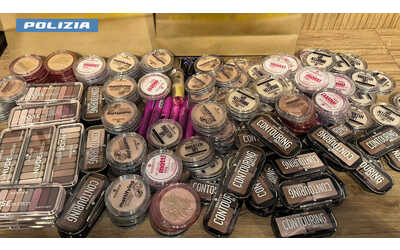 Shopping sfrenato, ma senza passare per le casse: ladre tradite dalla passione per le creme di bellezza