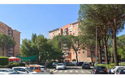 Tredicenne investito davanti la scuola. Esplode la polemica: 