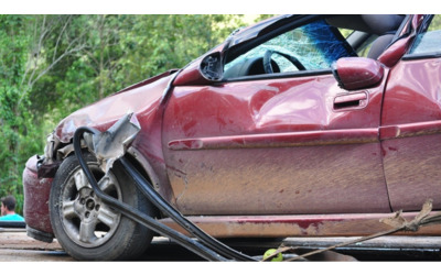 Auto oltre 207 000 auto coinvolte in incidenti nel 2024 aumenti record in Abruzzo Puglia e Liguria