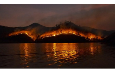 Copernicus: Nord America e Europa sono stati colpiti da grandi incendi boschivi nei mesi di giugno e luglio